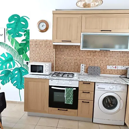 Apartment Caesar Cassius: Beachfront Smart In Northern Cyprus Trikomo